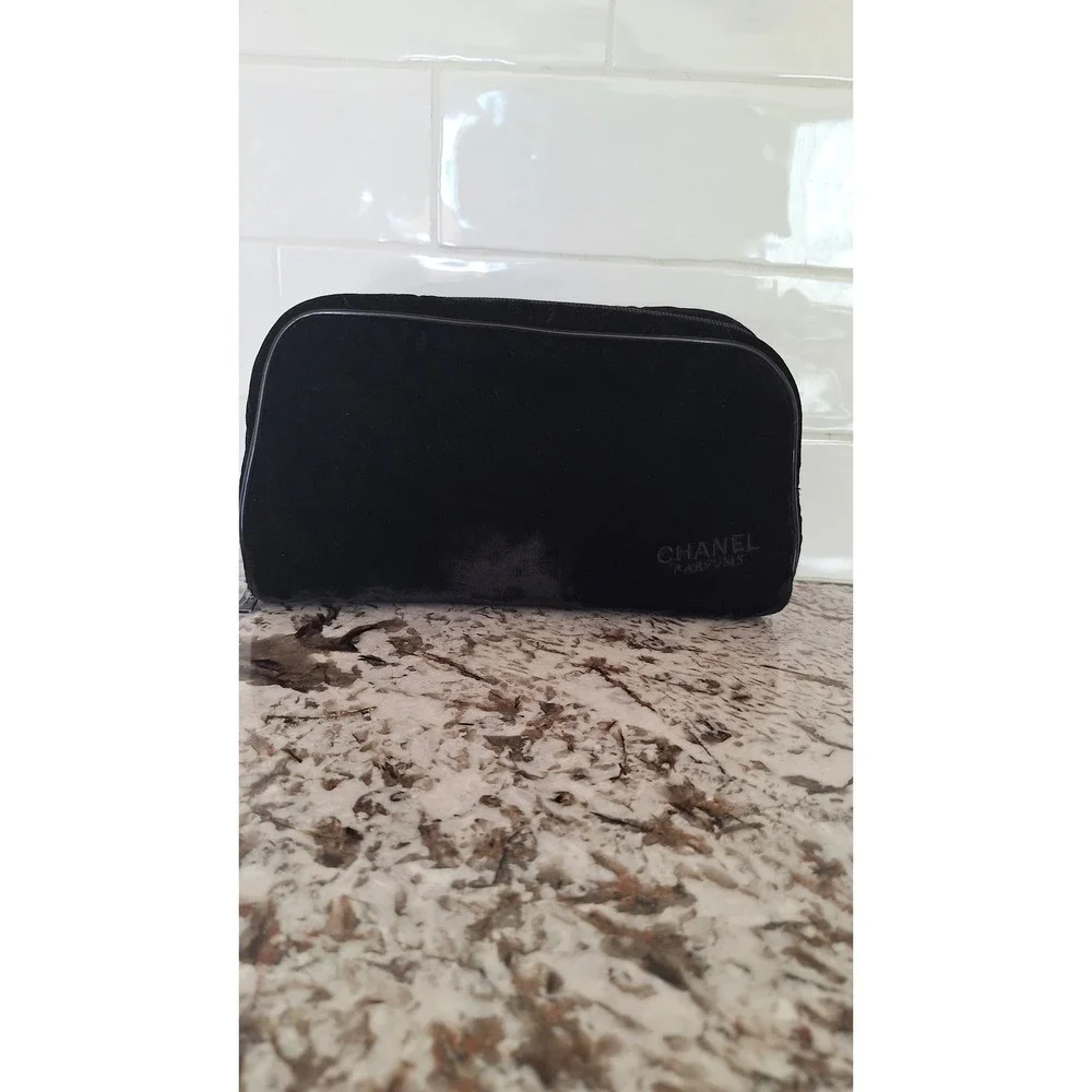 CHANEL Parfums Black Velvet Cosmetic Makeup‎ Bag